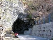 �f�x�̃g���l��